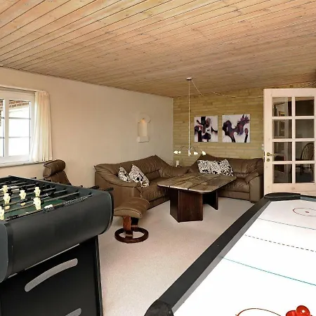 Holiday home Four-bedroom Holiday In Blavand 54 Oksbol (Syddanmark)